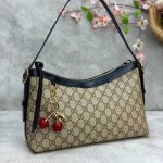 کیف دوشی متوسط Gucci Emblem - Image 4