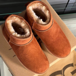 UUG women's boots with natural fur