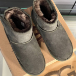 UUG women's boots with natural fur