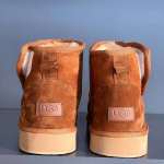 UUG women's boots with natural fur