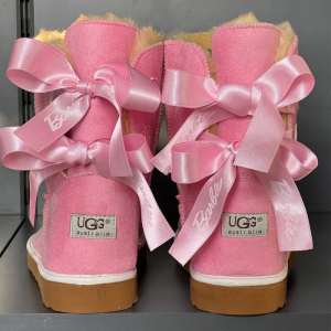 UGG & BARBIE boot and hat set
