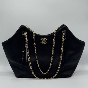 CHANEL Maxi Shoulder Bag