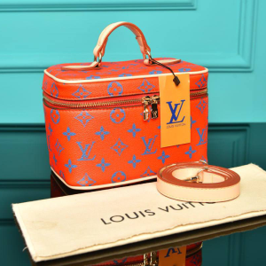 Louis Vuitton Women's Handbag – Nice Mini Toiletry