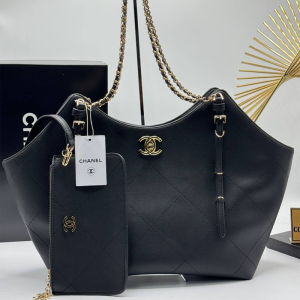 CHANEL Maxi Shoulder Bag